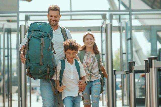 暑假帶娃旅行必備清單與保險(xiǎn)攻略