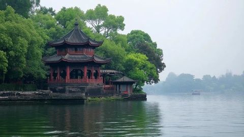 國(guó)慶來(lái)長(zhǎng)沙，玩法多樣，不僅有美食還有好看的景色，提前規(guī)劃好攻略，一定會(huì)有更好的游覽體驗(yàn)！