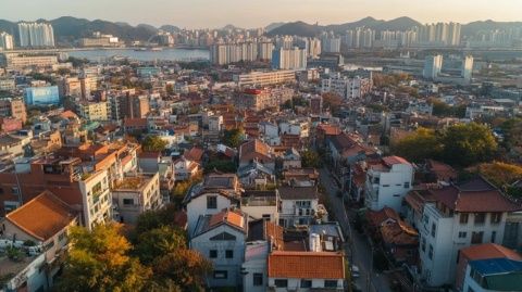 青島這座城市擁有著迷人的海灘和歷史文化景點(diǎn)，然而在這些人擠人的熱鬧中，我們更值得關(guān)注的是那些小眾且不擁擠的旅行地。