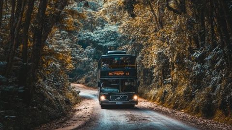 2024年房車(chē)自駕游記：7大精彩路線，跨省探索四季風(fēng)光與美食"[探索之旅]