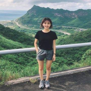 喬欣生日去非洲看動物大遷徙，莫名的感覺她很孤獨，雖然是生日旅行很豪華的配置