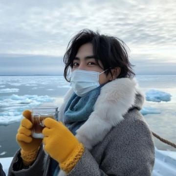 喬欣生日去非洲看動物大遷徙，莫名的感覺她很孤獨，雖然是生日旅行很豪華的配置