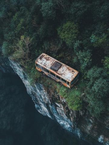 都嶠山景區(qū)游客滑梯索道意外被困事件