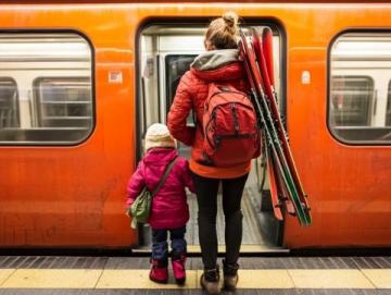 如何應對長途火車旅行中的孩子吵鬧問題