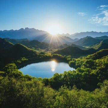 豫南信陽商城縣湯泉池風(fēng)景區(qū)位于商城縣城西南20公里處的鲇魚山水庫西岸