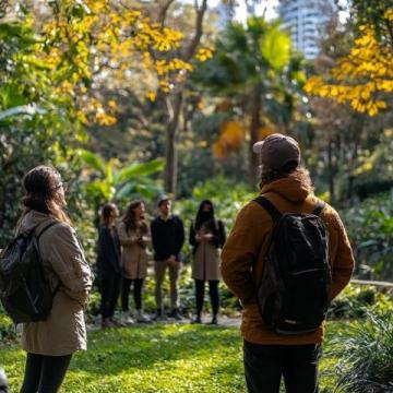 湖北宜昌這個(gè)不簡單的導(dǎo)游，帶領(lǐng)宇輝一行人，全程深入講解。