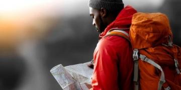 適合年輕人一個(gè)人的旅行(一個(gè)人的旅行勇敢又熱烈當(dāng)代年輕人探索自我的新方式)