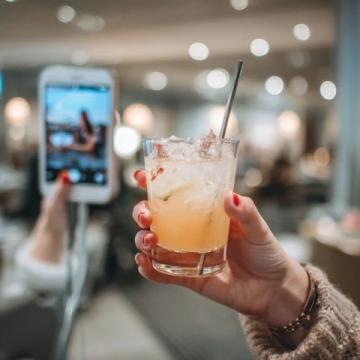 當下搭子文化盛行，從喝酒到旅行都有搭子相伴