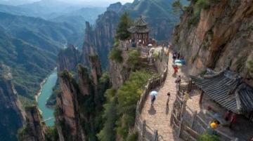 以下是2025年重慶到四面山避暑的2日游最新攻略，涵蓋交通、住宿、景點(diǎn)及注意事項(xiàng)