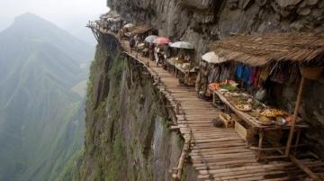 探索恩施5A級(jí)景區(qū)：施恩大峽谷的壯麗、騰龍洞的奇跡與神農(nóng)溪的歷史痕跡