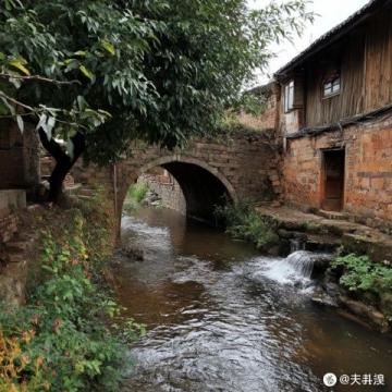 探索黔西南州必游景點(diǎn)：峽谷、峰林與民族文化之旅