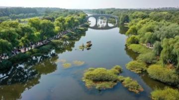 
暑期北京旅游盛況空前：烈日風(fēng)雨阻擋不了游客的熱情