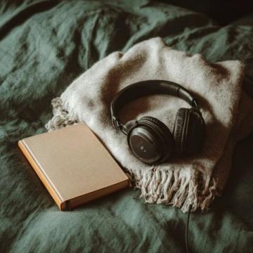 14件旅游神器：數(shù)碼必備、降噪耳機、移動電源全攻略