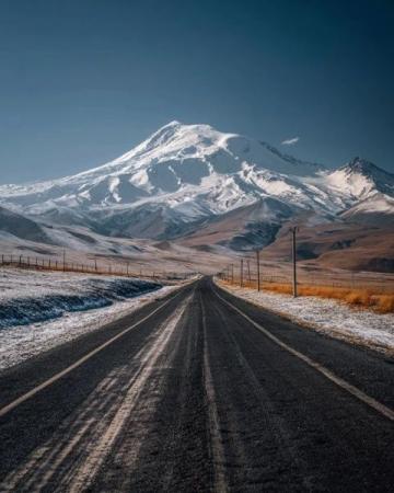七日穿越318川藏線：雪山自駕攻略全揭秘
