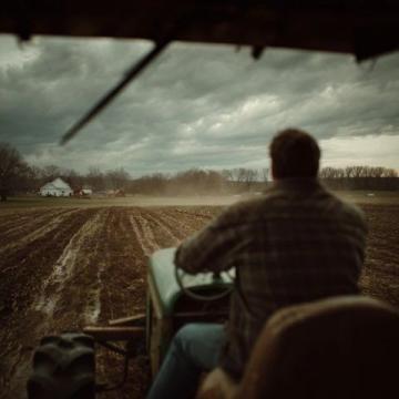 解讀農(nóng)民為何鮮少出游：經(jīng)濟(jì)、責(zé)任與觀念的交織影響