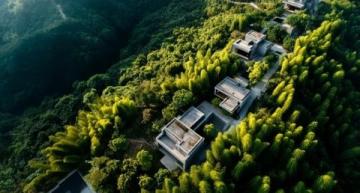 利川夏日避暑之旅：與友人同住涼爽民宿，深度游遍溶洞奇觀與草原勝地