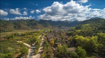 川西自駕D8：甘孜至德格途經(jīng)丹霞小鎮(zhèn)與玉龍拉錯(cuò)美景