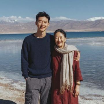 到寧夏旅游的家人們，這里的山連山水連水，這里的山水水連水相連，這里的風(fēng)景美如畫