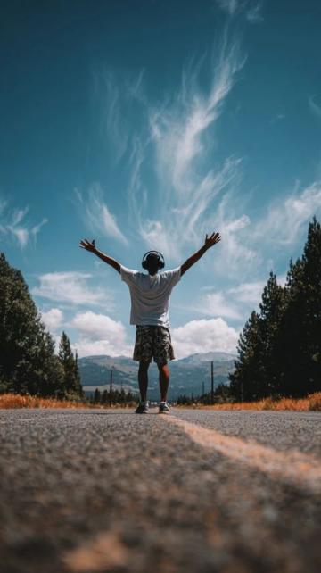 旅行中的體驗(yàn)和感受更值得珍惜。