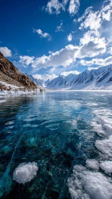 深入解讀冬季賽里木湖：詳盡游玩攻略與三大門戶探索指南