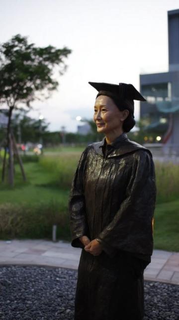 上周六跟著我姐帶她讀小學(xué)的兒子去畢棚溝，早上七點(diǎn)半到景區(qū)門口，我當(dāng)場(chǎng)就懵了——停