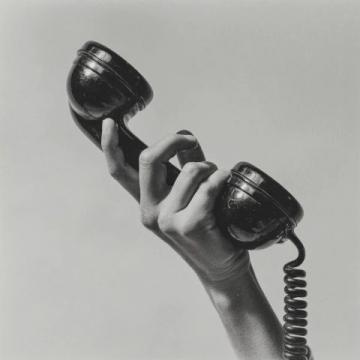 盡管有聲音呼吁，但仍然堅(jiān)持傳統(tǒng)方式