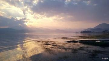 今日禮拜天，酷熱持續(xù)，一大早綠色出行來(lái)西湖風(fēng)景區(qū)走走,又過(guò)棲霞嶺，先抵金鼓洞、銀